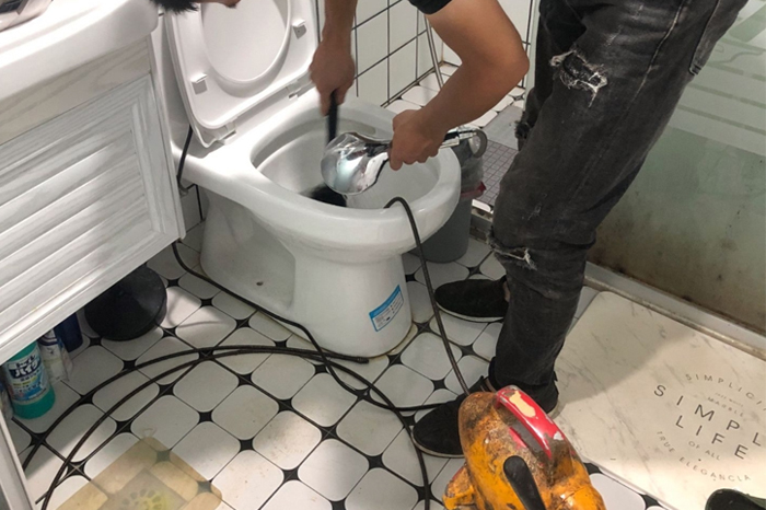 湾岭镇马桶堵塞自己疏通还是找师傅?专业上门服务让你省时更省心